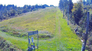 Skiareál Troják - Kamera u nástupu na vlek svah A - 15.8.2025 v 09:55