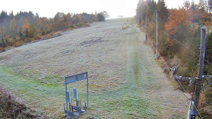 Skiareál Troják - Kamera u nástupu na vlek svah A - 14.10.2025 v 06:55