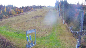 Skiareál Troják - Kamera u nástupu na vlek svah A - 26.10.2025 v 13:55 Skiareál Troják - Kamera u nástupu na vlek svah A - 26.10.2025 v 13:55