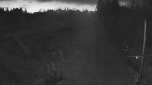 Skiareál Troják - Kamera u nástupu na vlek svah A - 4.11.2025 v 05:45 Skiareál Troják - Kamera u nástupu na vlek svah A - 4.11.2025 v 05:45