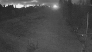 Skiareál Troják - Kamera u nástupu na vlek svah A - 4.11.2025 v 05:50 Skiareál Troják - Kamera u nástupu na vlek svah A - 4.11.2025 v 05:50