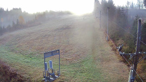 Skiareál Troják - Kamera u nástupu na vlek svah A - 4.11.2025 v 06:25 Skiareál Troják - Kamera u nástupu na vlek svah A - 4.11.2025 v 06:25