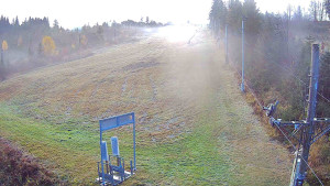 Skiareál Troják - Kamera u nástupu na vlek svah A - 4.11.2025 v 07:40 Skiareál Troják - Kamera u nástupu na vlek svah A - 4.11.2025 v 07:40