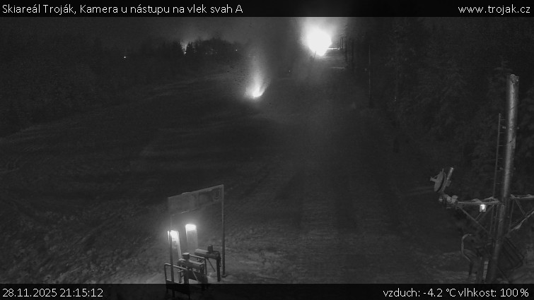 Skiareál Troják - Kamera u nástupu na vlek svah A - 28.11.2025 v 21:15