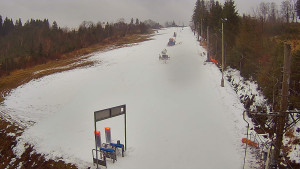 Skiareál Troják - Kamera u nástupu na vlek svah A - 5.12.2025 v 07:55