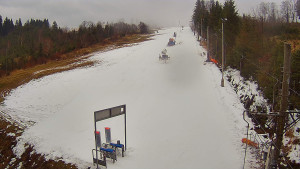 Skiareál Troják - Kamera u nástupu na vlek svah A - 5.12.2025 v 08:35