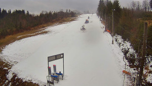 Skiareál Troják - Kamera u nástupu na vlek svah A - 5.12.2025 v 08:45