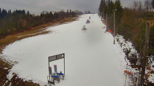 Skiareál Troják - Kamera u nástupu na vlek svah A - 5.12.2025 v 10:25