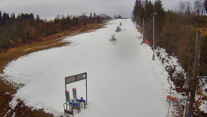 Skiareál Troják - Kamera u nástupu na vlek svah A - 5.12.2025 v 12:40