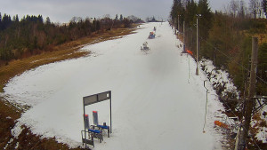 Skiareál Troják - Kamera u nástupu na vlek svah A - 5.12.2025 v 13:30