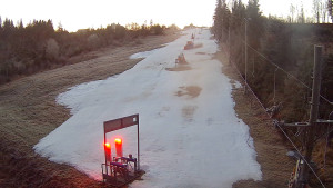 Skiareál Troják - Kamera u nástupu na vlek svah A - 13.12.2025 v 06:55 Skiareál Troják - Kamera u nástupu na vlek svah A - 13.12.2025 v 06:55