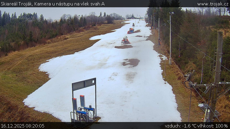 Skiareál Troják - Kamera u nástupu na vlek svah A - 16.12.2025 v 08:20
