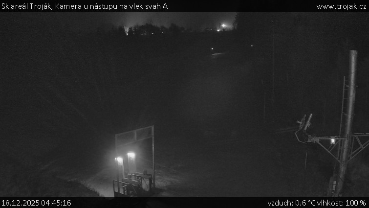 Skiareál Troják - Kamera u nástupu na vlek svah A - 18.12.2025 v 04:45