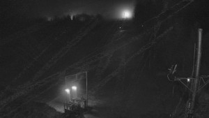 Skiareál Troják - Kamera u nástupu na vlek svah A - 19.12.2025 v 17:55