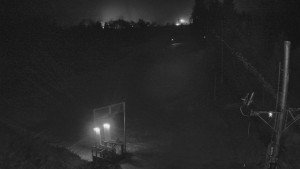 Skiareál Troják - Kamera u nástupu na vlek svah A - 19.12.2025 v 18:50