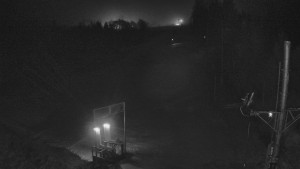 Skiareál Troják - Kamera u nástupu na vlek svah A - 19.12.2025 v 18:55