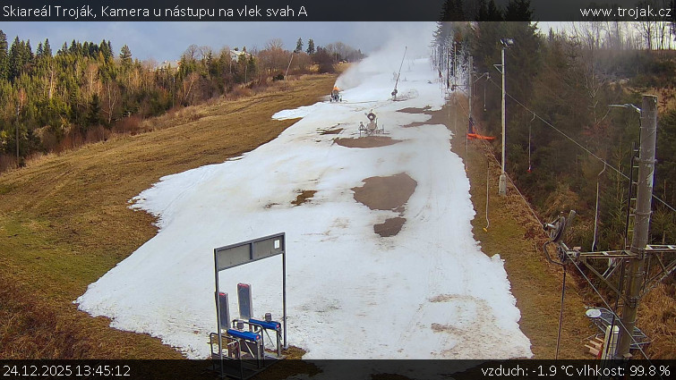 Skiareál Troják - Kamera u nástupu na vlek svah A - 24.12.2025 v 13:45