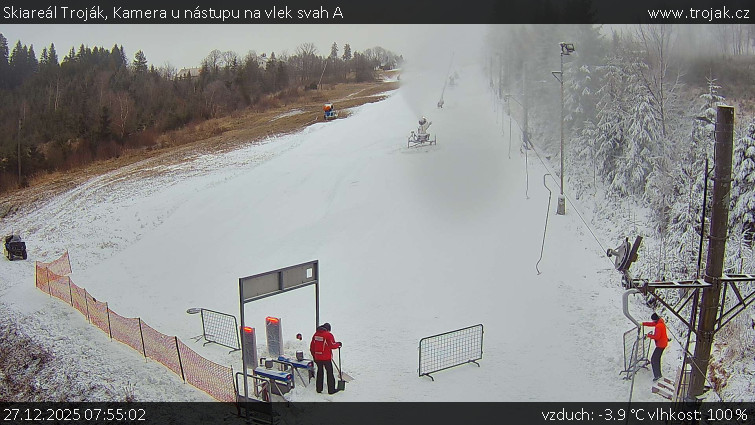 Skiareál Troják - Kamera u nástupu na vlek svah A - 27.12.2025 v 07:55