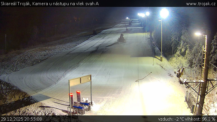Skiareál Troják - Kamera u nástupu na vlek svah A - 29.12.2025 v 20:55
