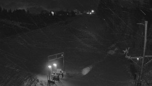 Skiareál Troják - Kamera u nástupu na vlek svah A - 30.12.2025 v 04:55