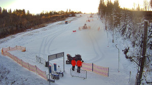 Skiareál Troják - Kamera u nástupu na vlek svah A - 30.12.2025 v 09:00