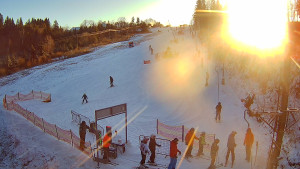 Skiareál Troják - Kamera u nástupu na vlek svah A - 30.12.2025 v 09:20