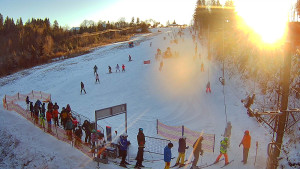 Skiareál Troják - Kamera u nástupu na vlek svah A - 30.12.2025 v 09:30