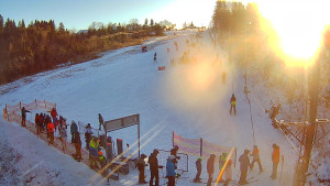 Skiareál Troják - Kamera u nástupu na vlek svah A - 30.12.2025 v 09:45