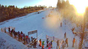 Skiareál Troják - Kamera u nástupu na vlek svah A - 30.12.2025 v 09:50