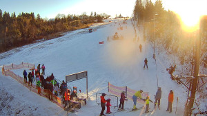 Skiareál Troják - Kamera u nástupu na vlek svah A - 30.12.2025 v 09:55
