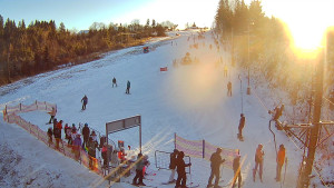 Skiareál Troják - Kamera u nástupu na vlek svah A - 30.12.2025 v 10:00