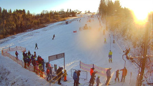 Skiareál Troják - Kamera u nástupu na vlek svah A - 30.12.2025 v 10:05