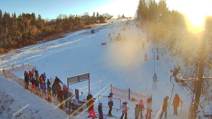 Skiareál Troják - Kamera u nástupu na vlek svah A - 30.12.2025 v 10:20
