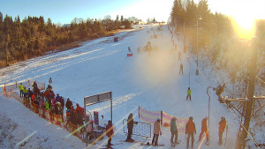 Skiareál Troják - Kamera u nástupu na vlek svah A - 30.12.2025 v 10:25