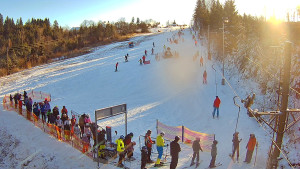 Skiareál Troják - Kamera u nástupu na vlek svah A - 30.12.2025 v 10:30