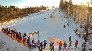 Skiareál Troják - Kamera u nástupu na vlek svah A - 30.12.2025 v 10:35