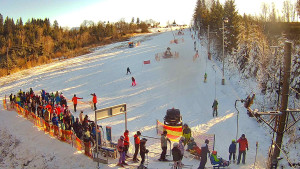 Skiareál Troják - Kamera u nástupu na vlek svah A - 30.12.2025 v 10:55