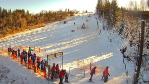 Skiareál Troják - Kamera u nástupu na vlek svah A - 30.12.2025 v 11:25