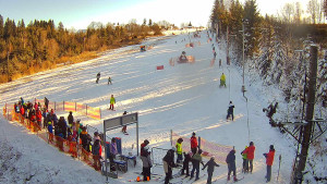 Skiareál Troják - Kamera u nástupu na vlek svah A - 30.12.2025 v 11:45
