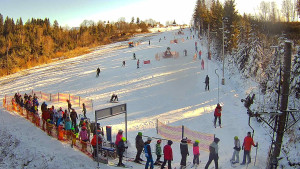 Skiareál Troják - Kamera u nástupu na vlek svah A - 30.12.2025 v 11:50