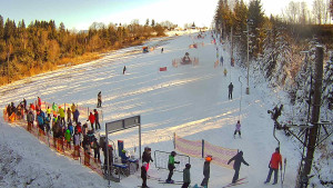 Skiareál Troják - Kamera u nástupu na vlek svah A - 30.12.2025 v 11:55