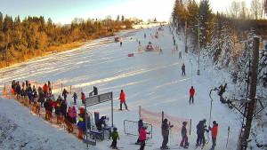 Skiareál Troják - Kamera u nástupu na vlek svah A - 30.12.2025 v 12:00