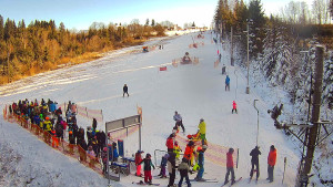 Skiareál Troják - Kamera u nástupu na vlek svah A - 30.12.2025 v 12:30