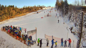Skiareál Troják - Kamera u nástupu na vlek svah A - 30.12.2025 v 12:35