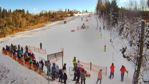 Skiareál Troják - Kamera u nástupu na vlek svah A - 30.12.2025 v 12:40