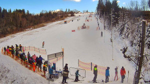 Skiareál Troják - Kamera u nástupu na vlek svah A - 30.12.2025 v 12:45