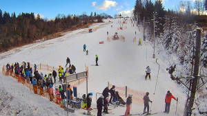 Skiareál Troják - Kamera u nástupu na vlek svah A - 30.12.2025 v 12:50