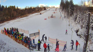 Skiareál Troják - Kamera u nástupu na vlek svah A - 30.12.2025 v 12:55