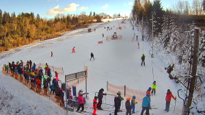 Skiareál Troják - Kamera u nástupu na vlek svah A - 30.12.2025 v 13:00