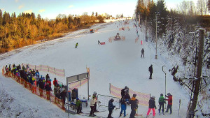 Skiareál Troják - Kamera u nástupu na vlek svah A - 30.12.2025 v 13:05